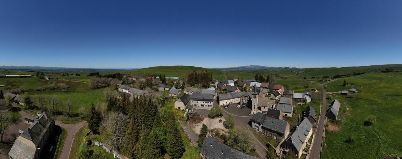 Auberge Du Cezallier Montgreleix Exterior photo